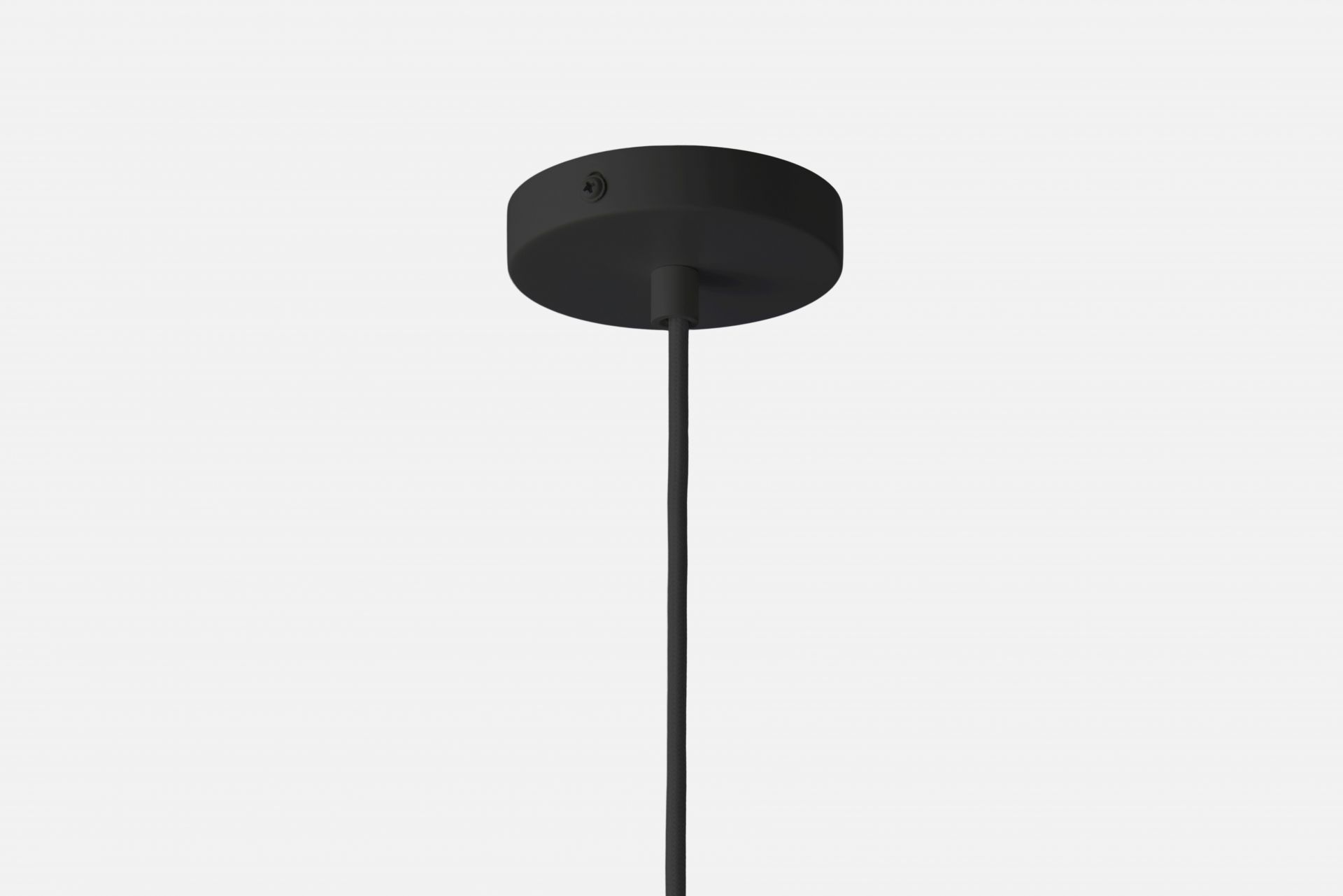 Detailaufnahme der schwarzen Stone Pendelleuchte von Woud, Deckenbefestigung und Kabel.