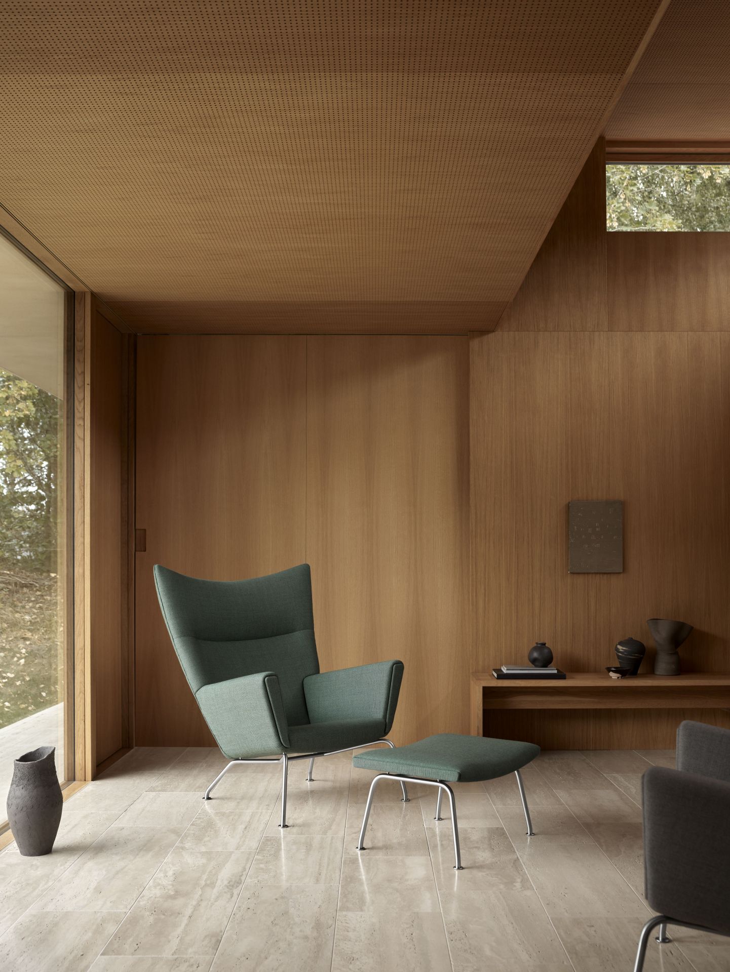 CH446 Sessel mit Fußhocker Passion Limited Edition von Carl Hansen, grüner Stoffbezug.