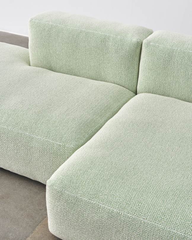 Detailaufnahme: Mags Soft Sofa mit beigem Linara-Stoff. Moderne Couch für Wohnzimmer und Lounge.
