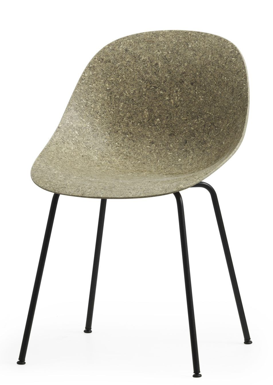 Normann Copenhagen Mat Chair Steel: Moderner Stuhl mit Sitzschale in Beige und schwarzem Stahlgestell.