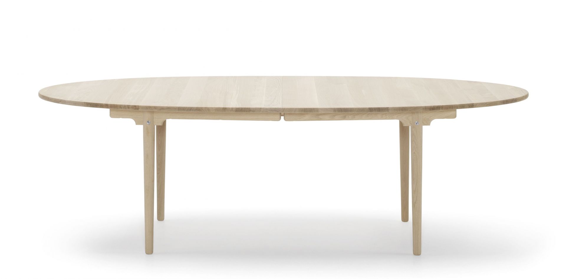 CH339 Esstisch ausziehbar von Carl Hansen & Søn aus hellem Holz, ovale Tischplatte.
