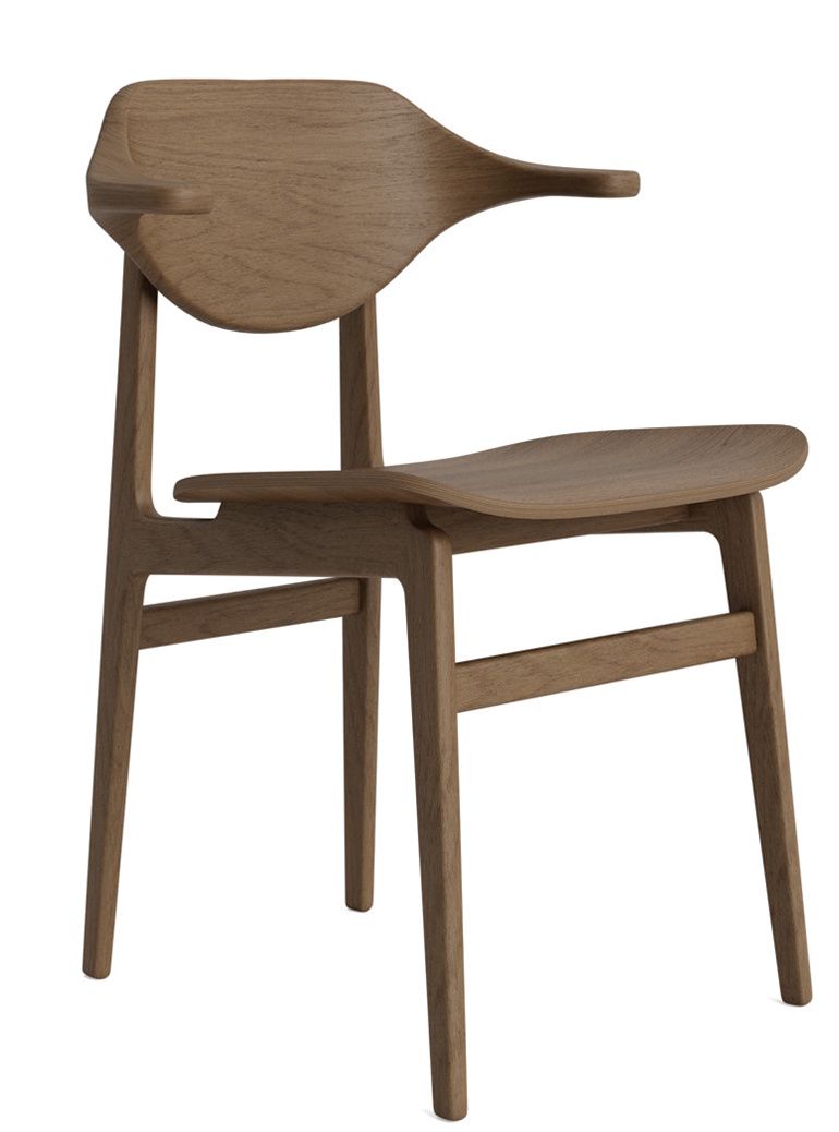 Bufala Dining Chair von NORR11, Holzstuhl mit Armlehne, skandinavisches Design für Esszimmer und Wohnbereich.