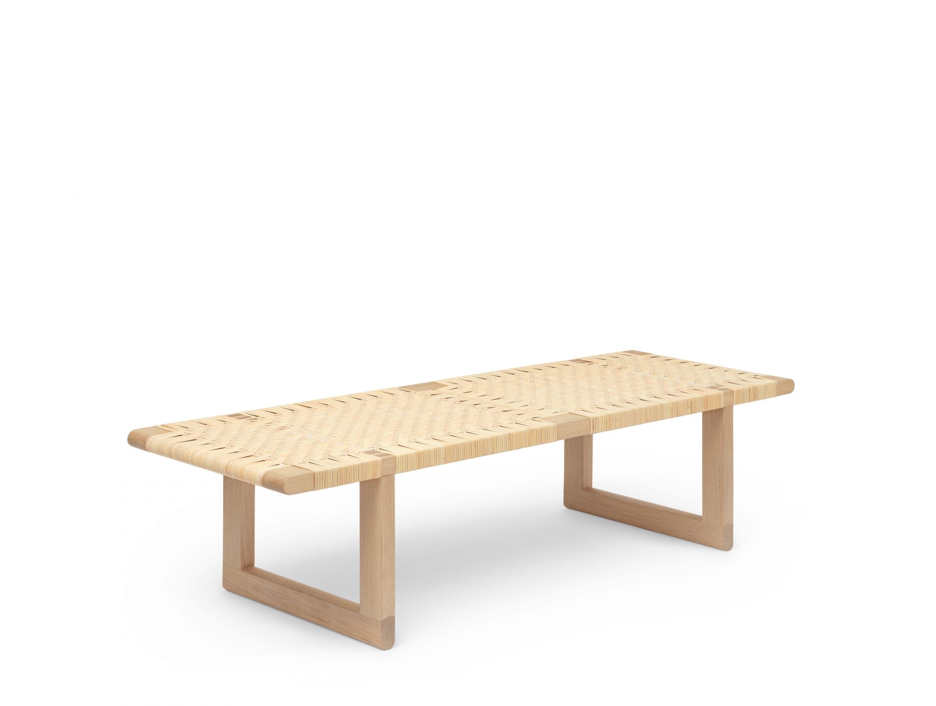 BM0488 Borge Mogensen Bank von Carl Hansen: Helle Holzbank mit geflochtener Sitzfläche.