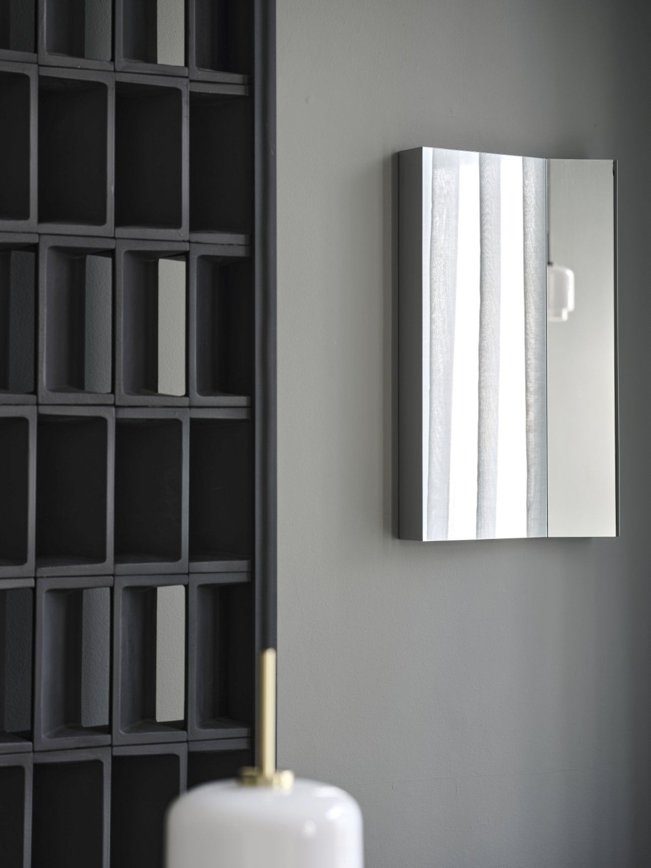 Mimesis Mirror Spiegel Please wait to be seated