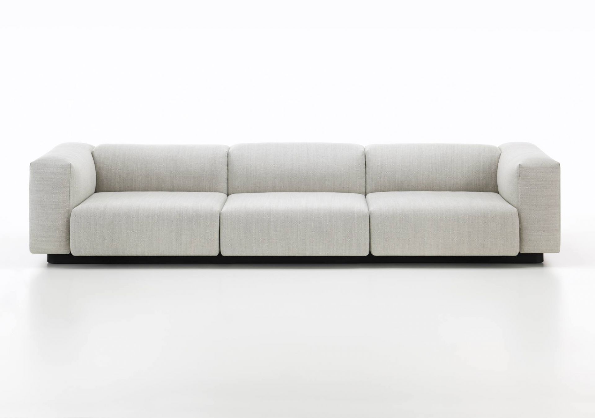 Vitra Soft Modular Sofa, Dreisitzer in hellgrauem Stoffbezug, modernes Design für Wohnzimmer und Lounge.