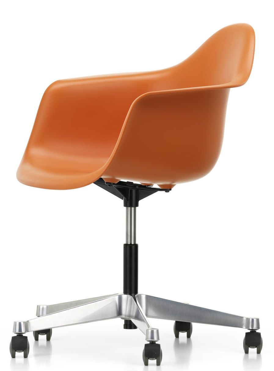 Eames Plastic Arm Chair von Vitra in Orange mit Rollenfuß, moderner Bürostuhl.