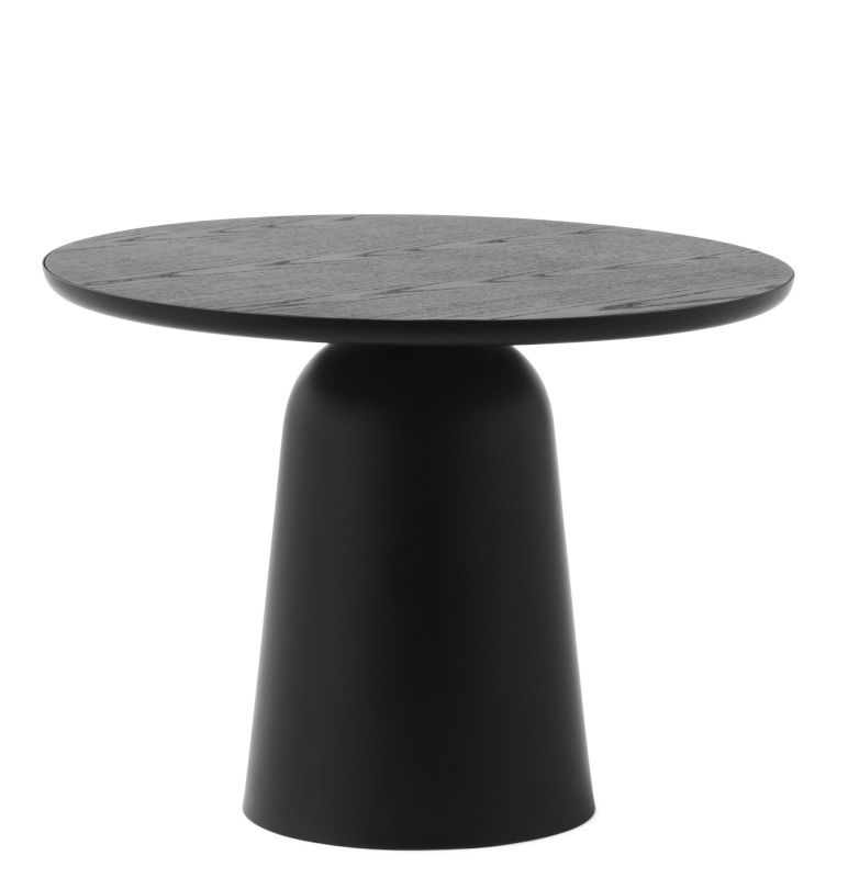 Normann Copenhagen Turn Table Tisch, runder Beistelltisch aus schwarzem Holz, modernes Möbeldesign für Wohnzimmer.