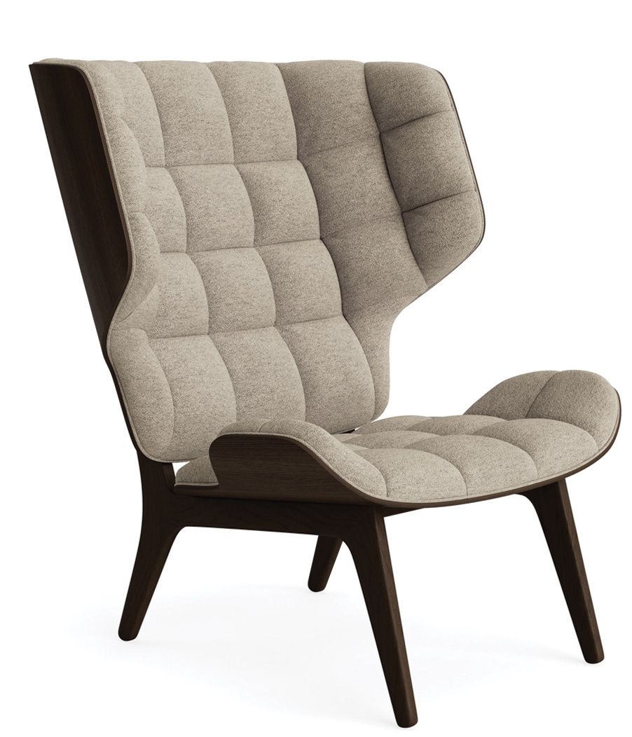 NORR11 Mammoth Chair Sessel mit hellgrauem Wollstoff und dunklem Holzgestell, seitliche Perspektive.