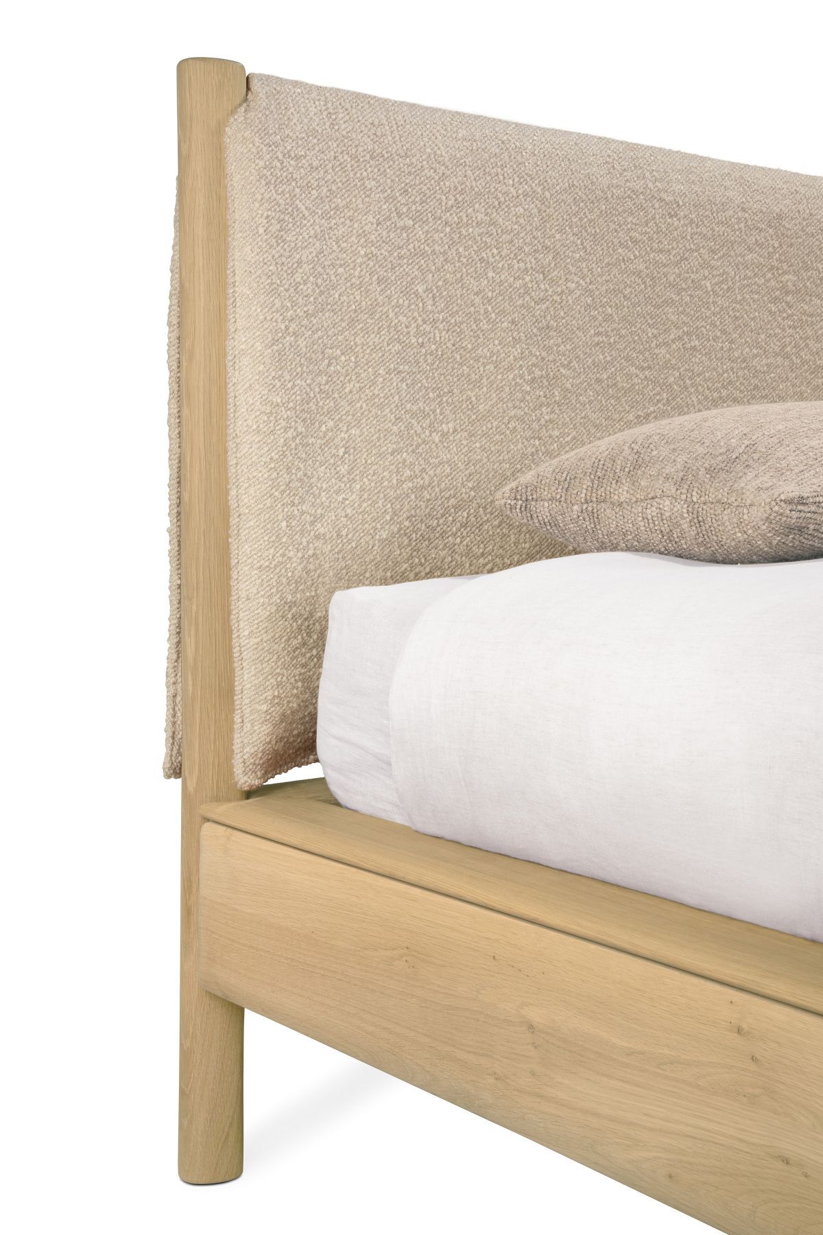 PI-bed met hoofdeinde + bekleding van Ethnicraft