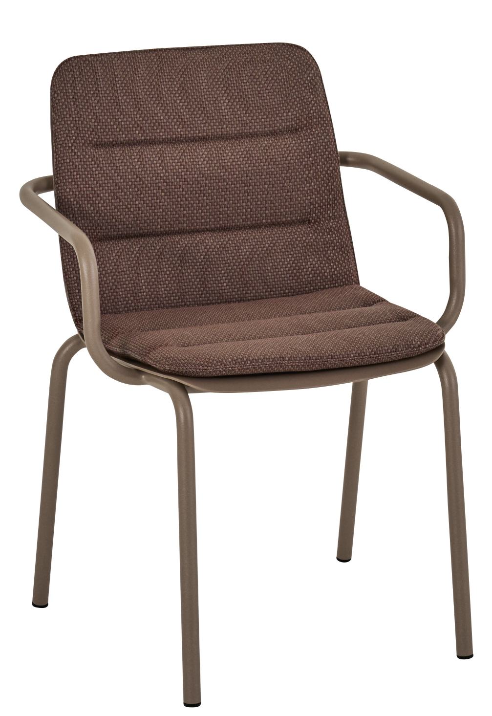 Vapio Sessel von Weishäupl für den Außenbereich, brauner Outdoor-Sessel mit Armlehnen und gepolsterter Sitzfläche.