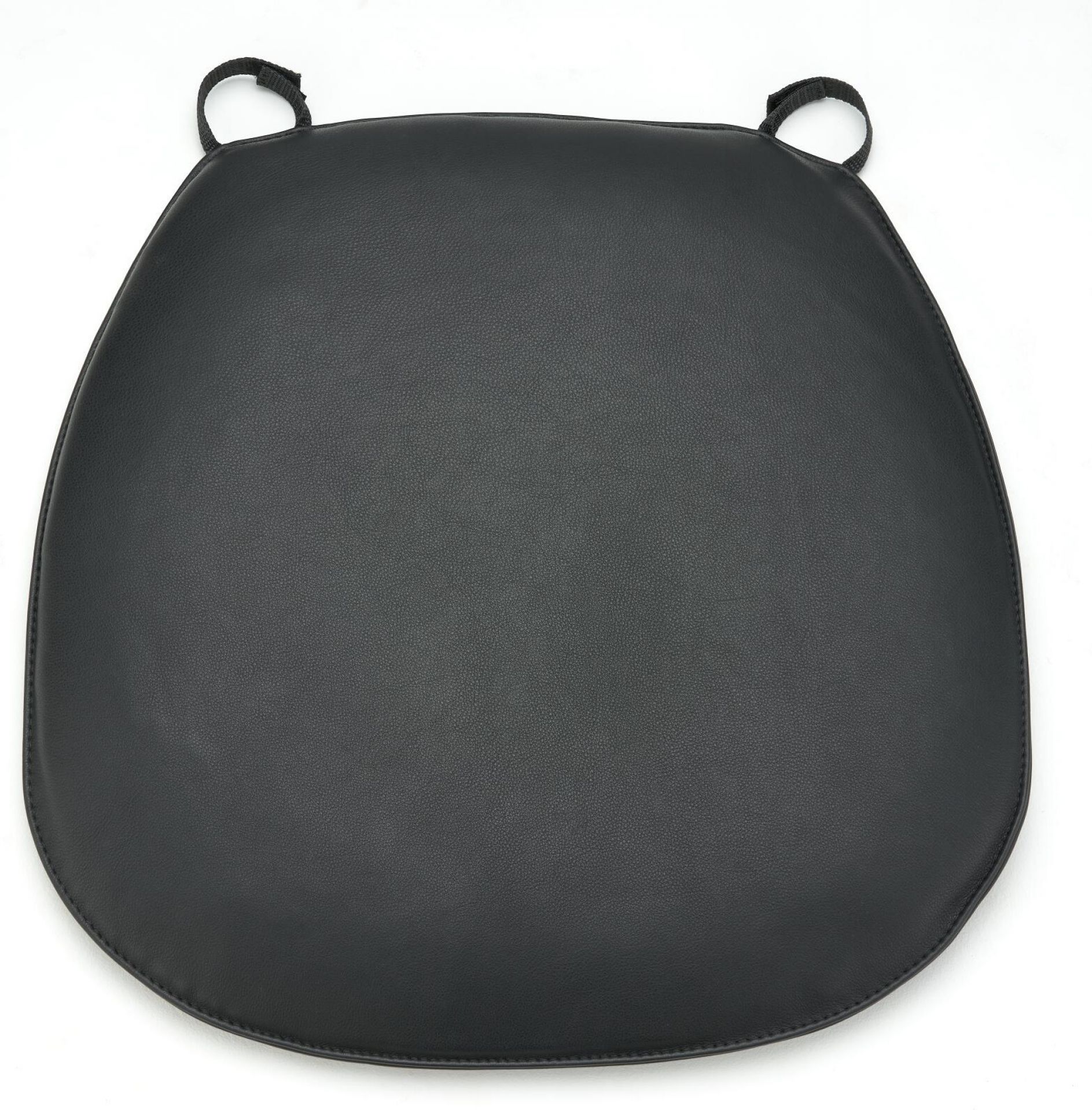 Schwarze Polsterauflage 119 PA für Thonet Holzstuhl, Sitzkissen aus Leder mit Befestigungsbändern, Nahaufnahme.