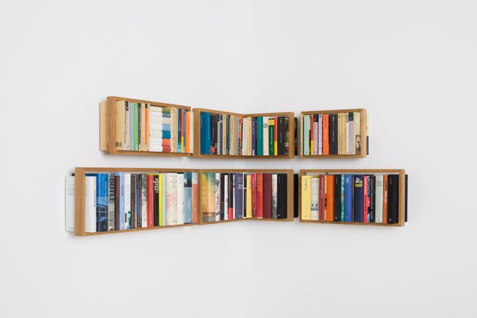 Wandmontiertes Regal b Eiche, kleine Regale mit Büchern, modernes Design, flexibles Regalsystem für Wohnzimmer.