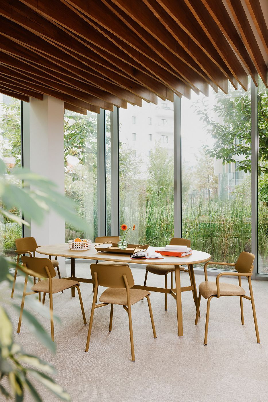 SO’O eettafel van eikenhout 220 × 95 cm (ovaal) voor binnen Fermob