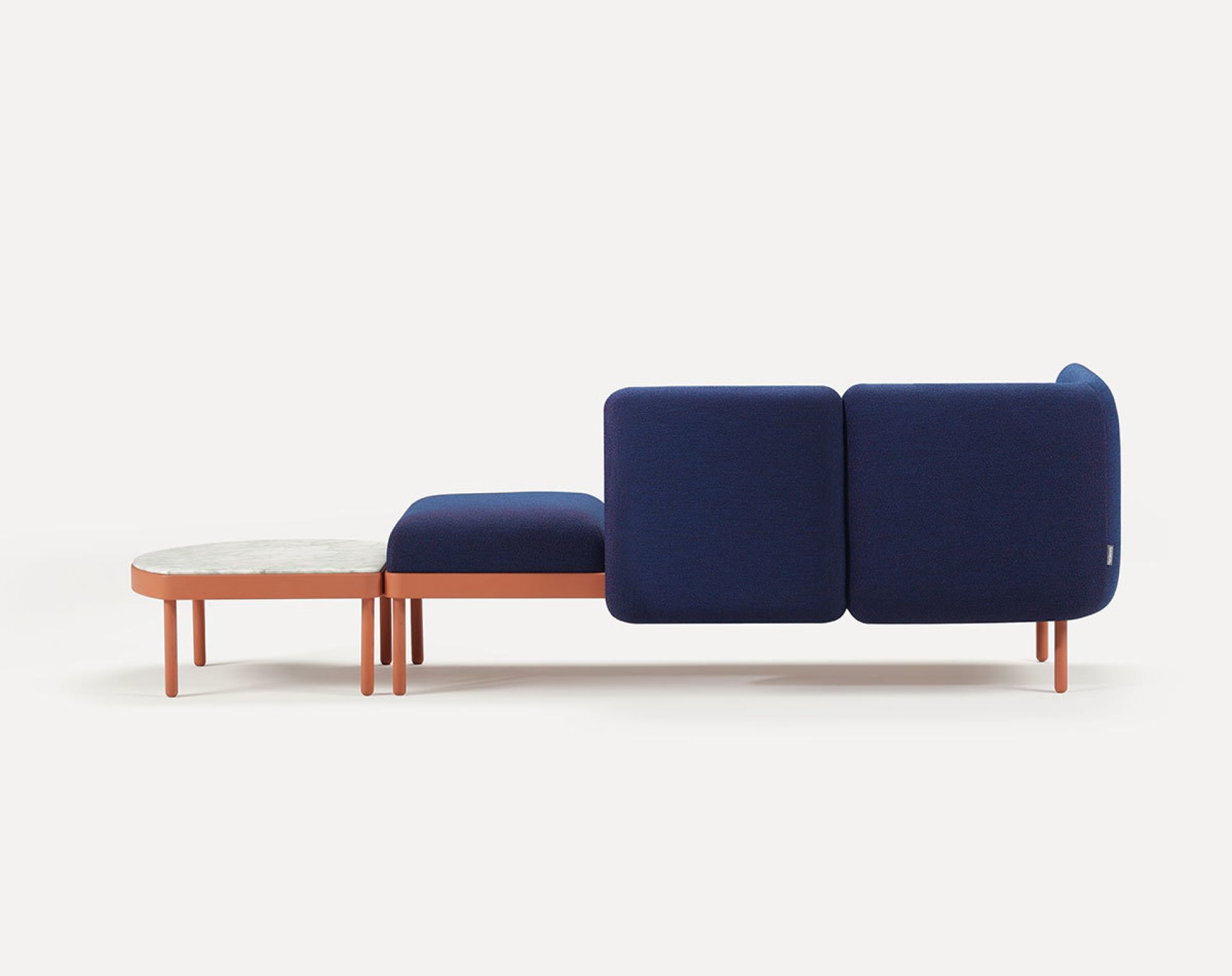 Mosaico Sitzbank von Sancal, blau gepolstert mit Marmortisch, modernes Design für Wohn- und Wartebereiche.