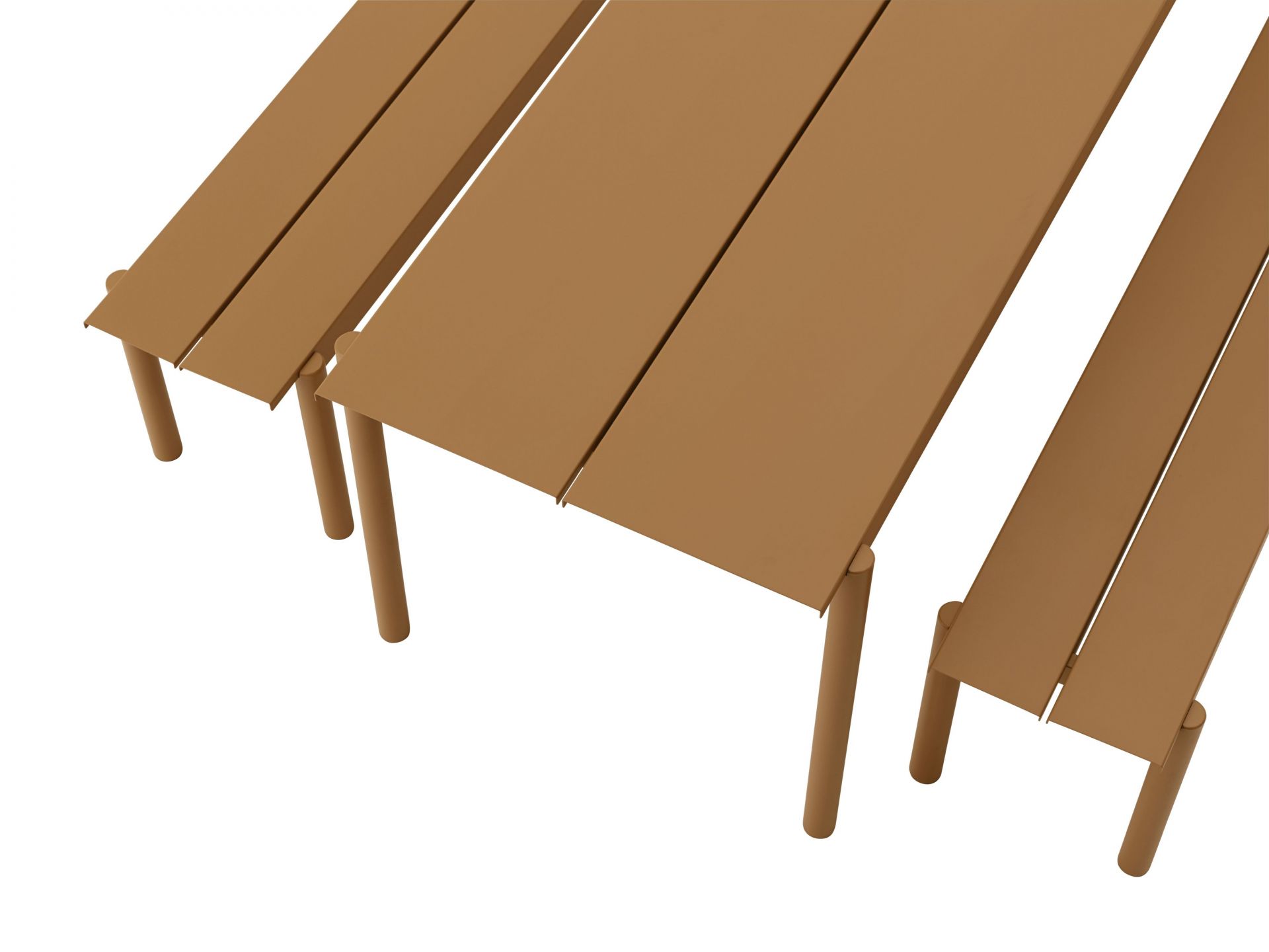 Nahaufnahme der Muuto Linear Steel Bank in Braun, ideal für den Außenbereich, Garten und Terrasse.