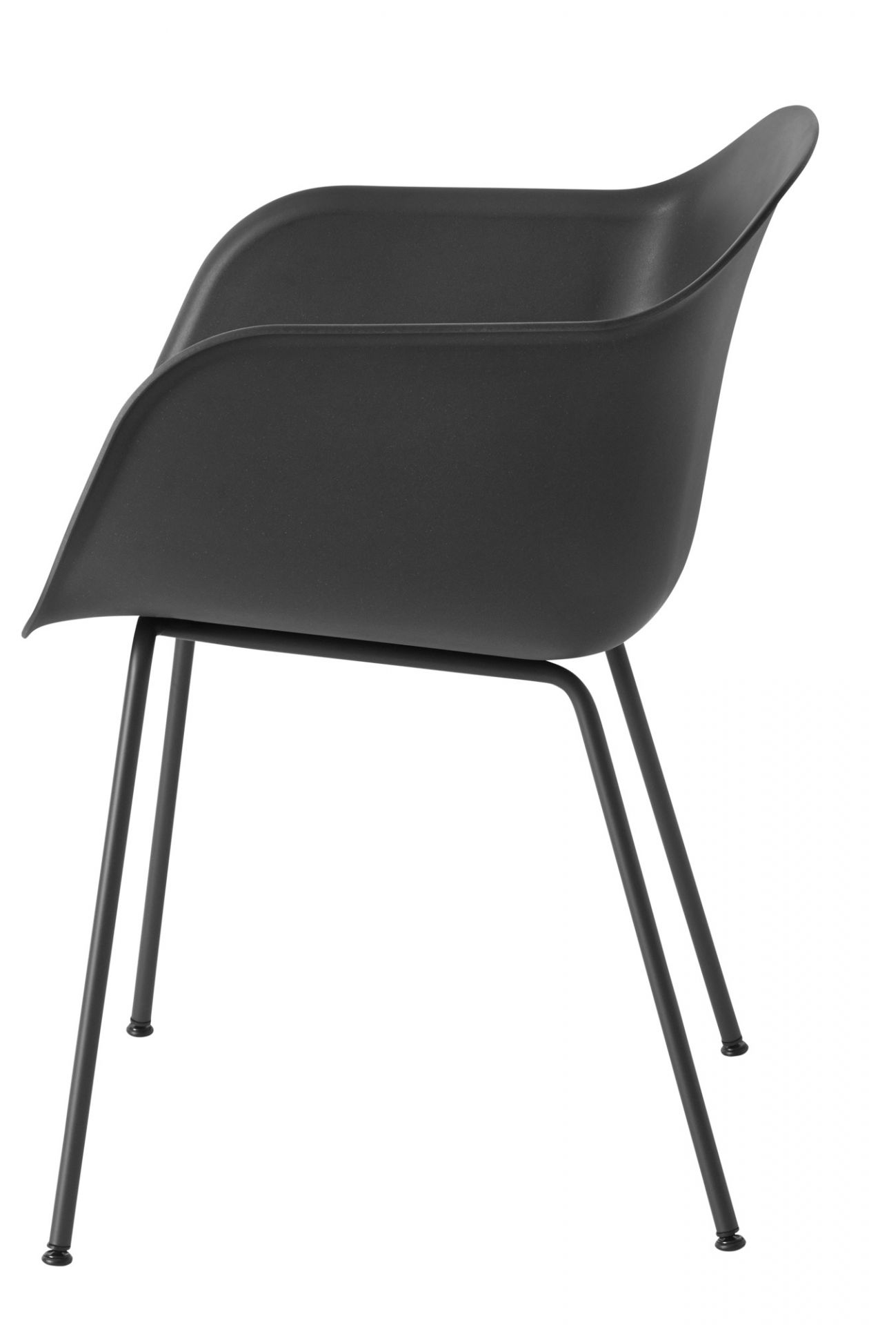 Schwarzer Fiber Armchair von Muuto mit Kufengestell, moderner Designstuhl für Esszimmer und Wohnbereich.