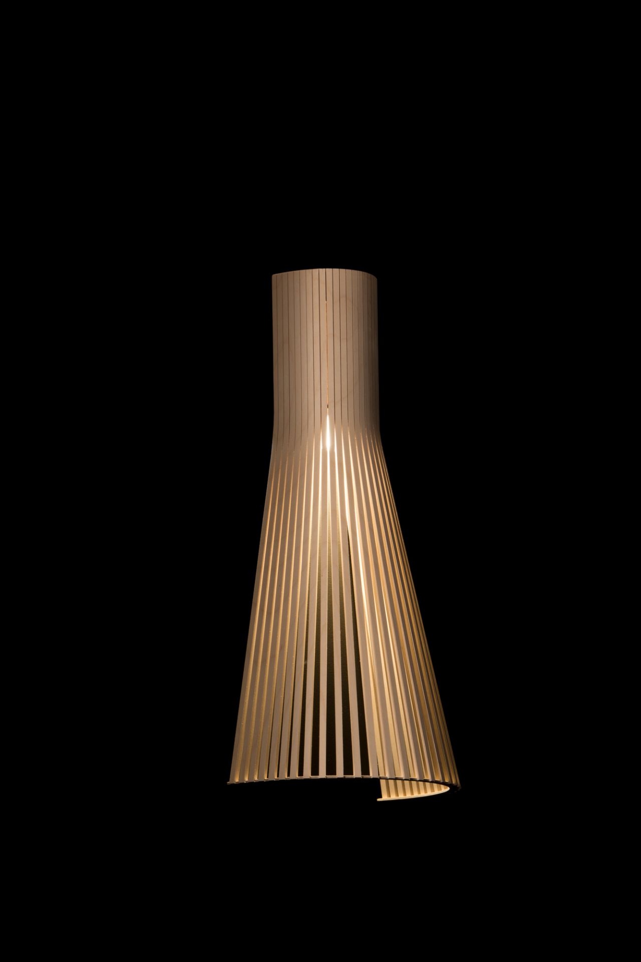 Secto Design Wandleuchte 4230 LED Birke, moderne Holzlampe für indirekte Beleuchtung.