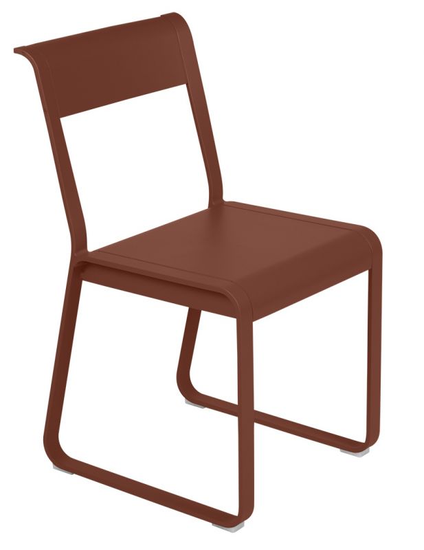 Bellevie Stuhl in Rostrot: Moderner Outdoor-Stuhl aus Metall für Garten und Terrasse.