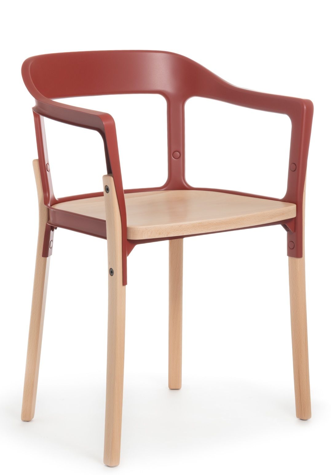 Steelwood Chair von Magis, roter Design Stuhl mit Armlehne und hellem Holzgestell.