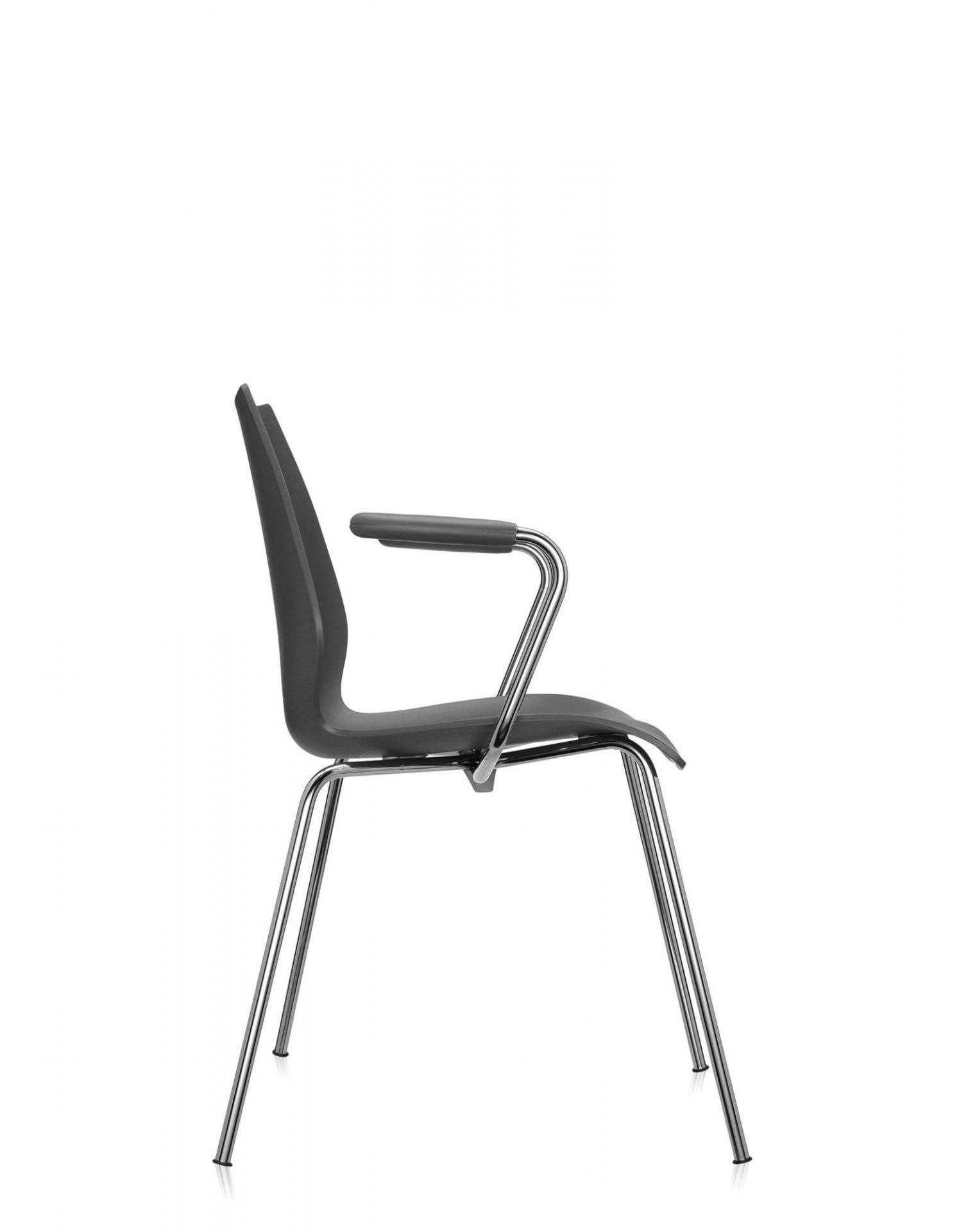 Anthrazitfarbener Maui Stuhl mit Armlehne von Kartell, Seitenansicht, moderner Designstuhl mit Chromgestell.