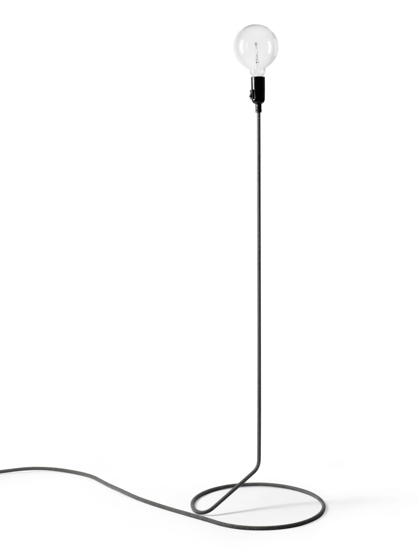 Design House Stockholm Cord Lamp, minimalistische Stehleuchte mit Textilkabel und Glühbirne.