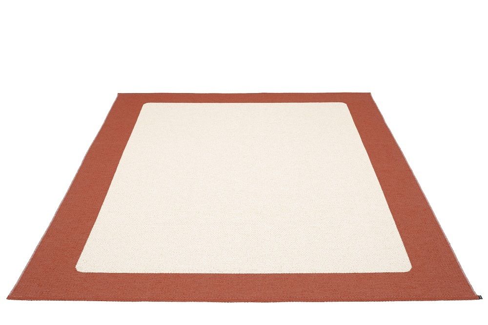 Ilda Kunststoffteppich 180x180 cm von Pappelina in Backstein-Optik, moderner Teppich für Innen und Außen.
