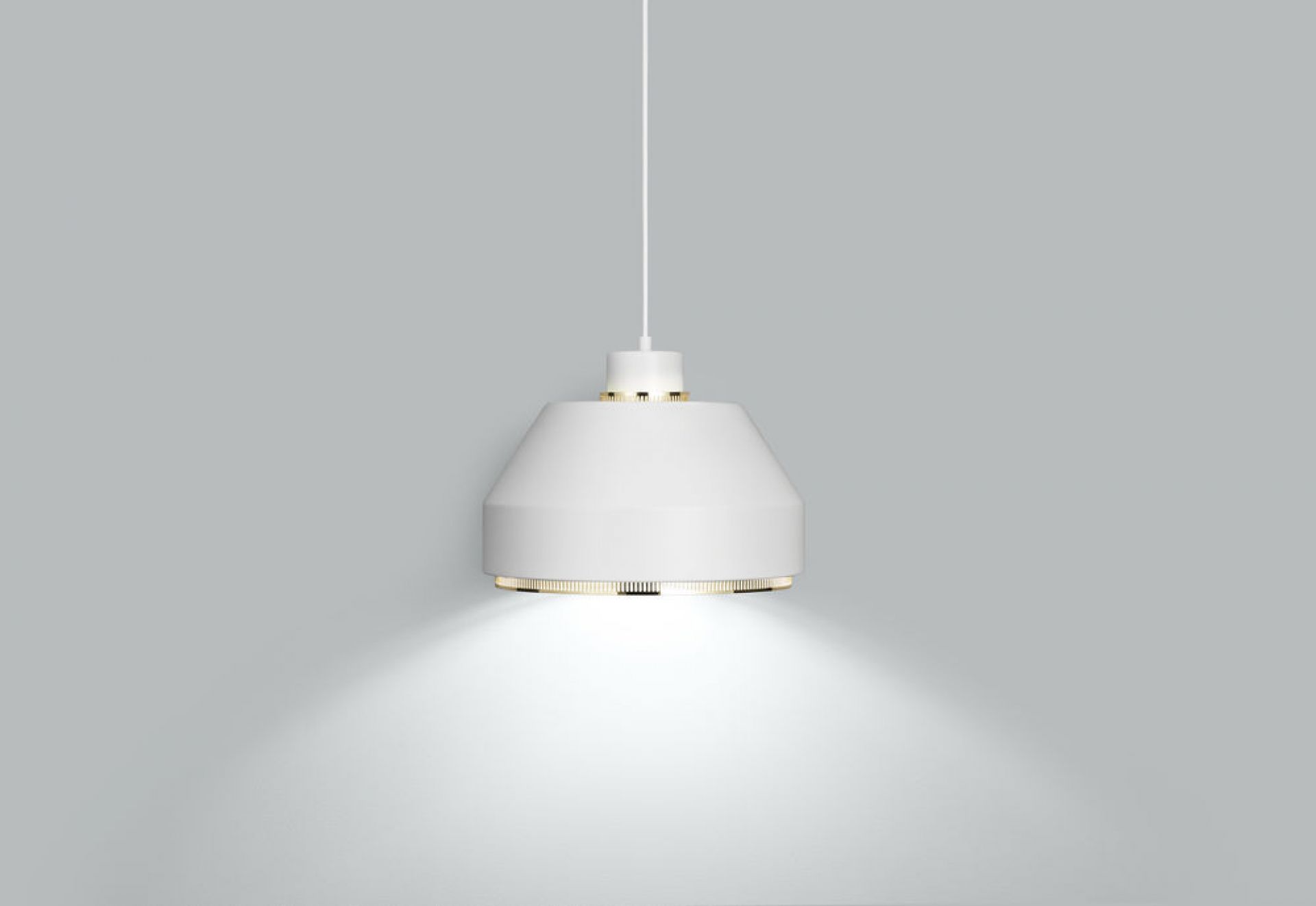Weiße AMA500 Pendelleuchte von Artek, modernes Design mit sanftem Lichtschein für Wohnraum und Büro.