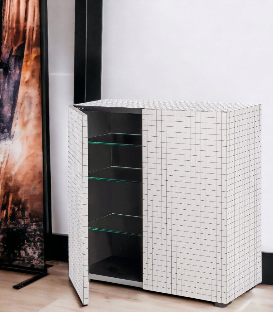 Quaderna Schrank von Zanotta mit geöffneter Tür und Glasböden, modernes Designmöbel mit Rastermuster.