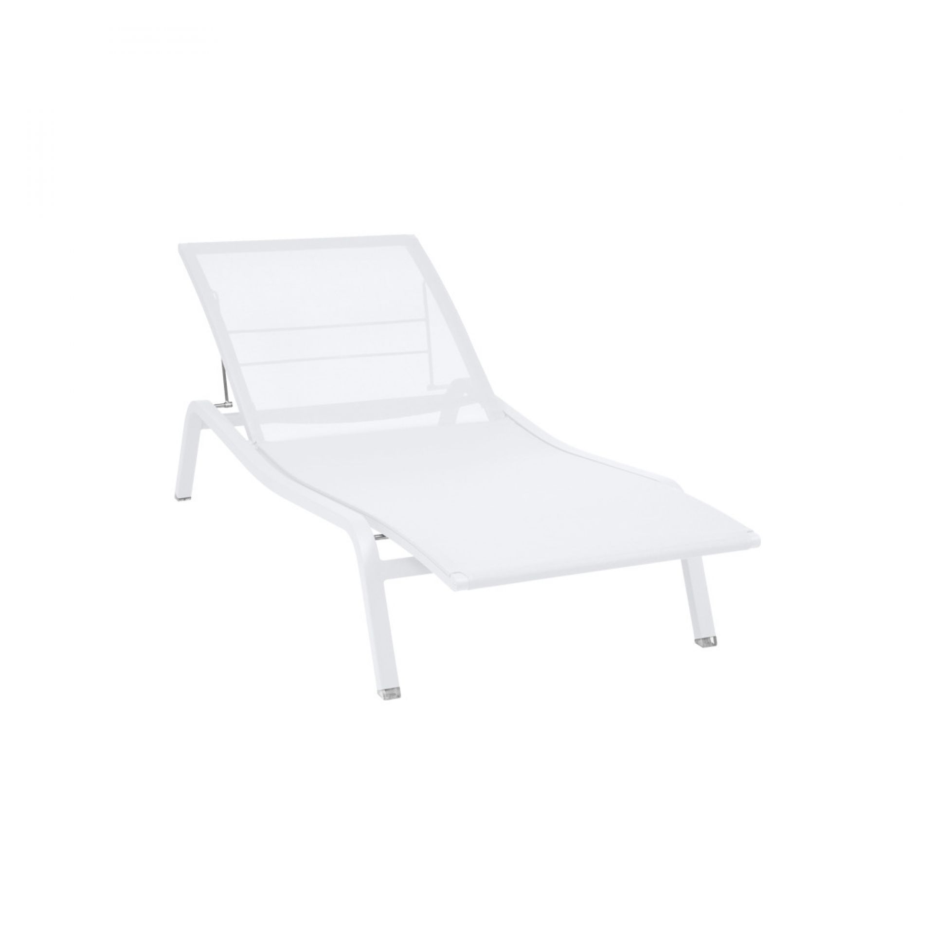 Weiße Alizé Sonnenliege von Fermob, modernes Design für Garten und Terrasse, bequeme Liegefläche.