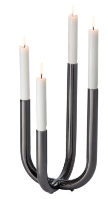 Festive Leuchter von Philippi mit vier brennenden, weißen Kerzen in modernem, dunklem Kerzenständer.