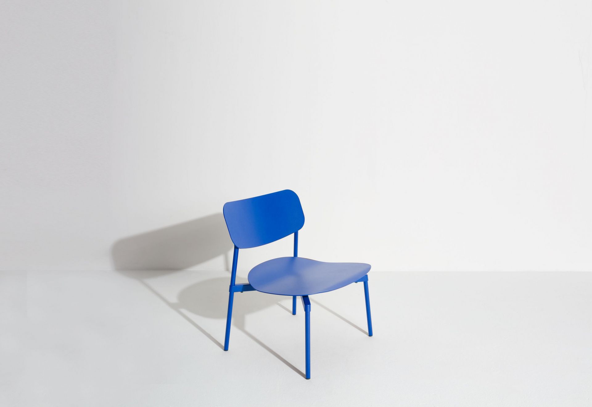 Fromme Lounge Chair fauteuil van Petite Friture, blauw