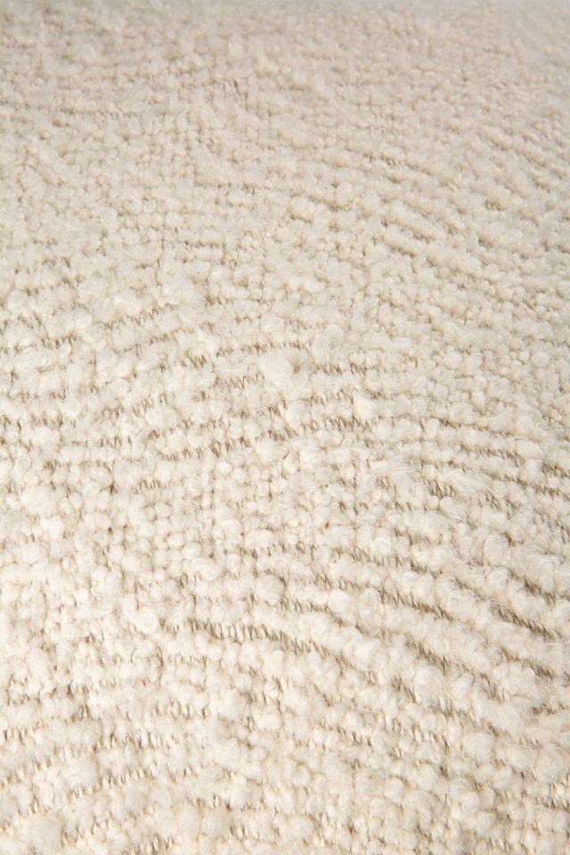 Detailaufnahme des Ethnicraft Wave Cushion Kissens 50x50 cm mit gewebter, cremefarbener Textur.