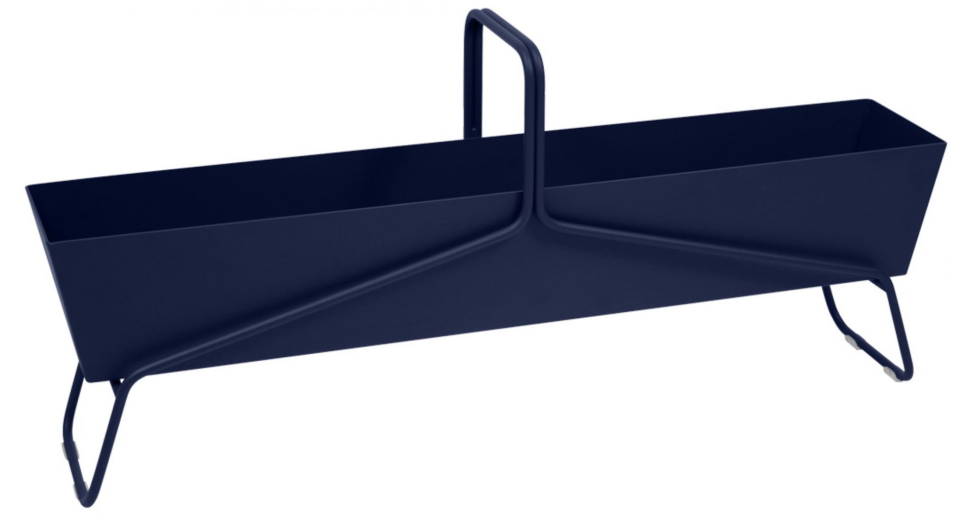 Blauer Fermob Basket Blumenkasten lang aus Metall mit Tragegriff und filigranem Untergestell.