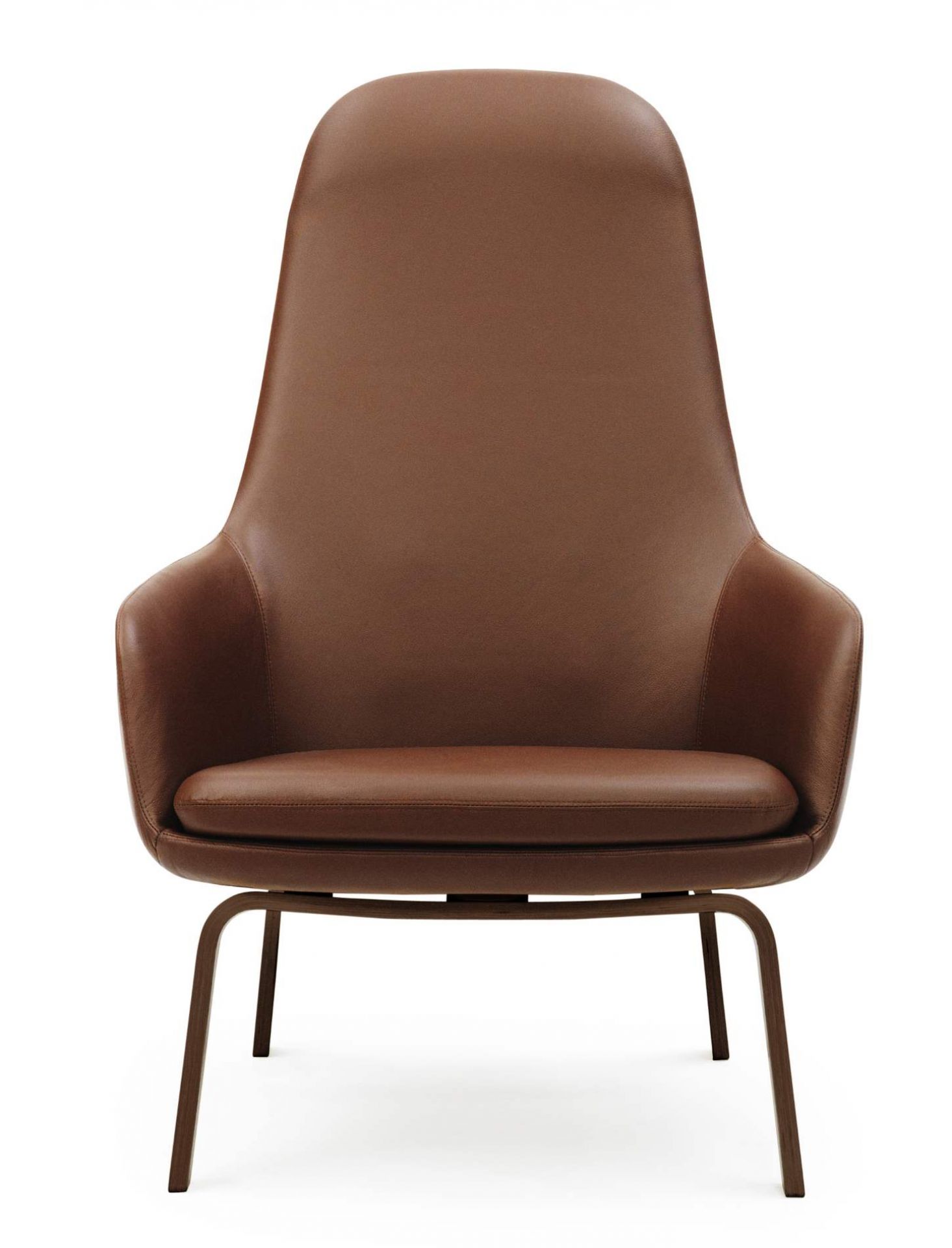 Era Lounge Chair von Normann Copenhagen, hoher Sessel aus braunem Leder mit Stahlgestell.