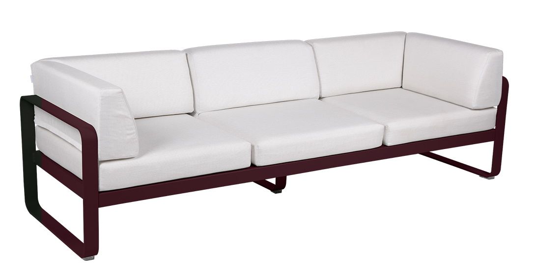 Fermob Bellevie Outdoor Sofa, 3-Sitzer, mit weissen Kissen und Gestell in Aubergine, für Garten und Terrasse.