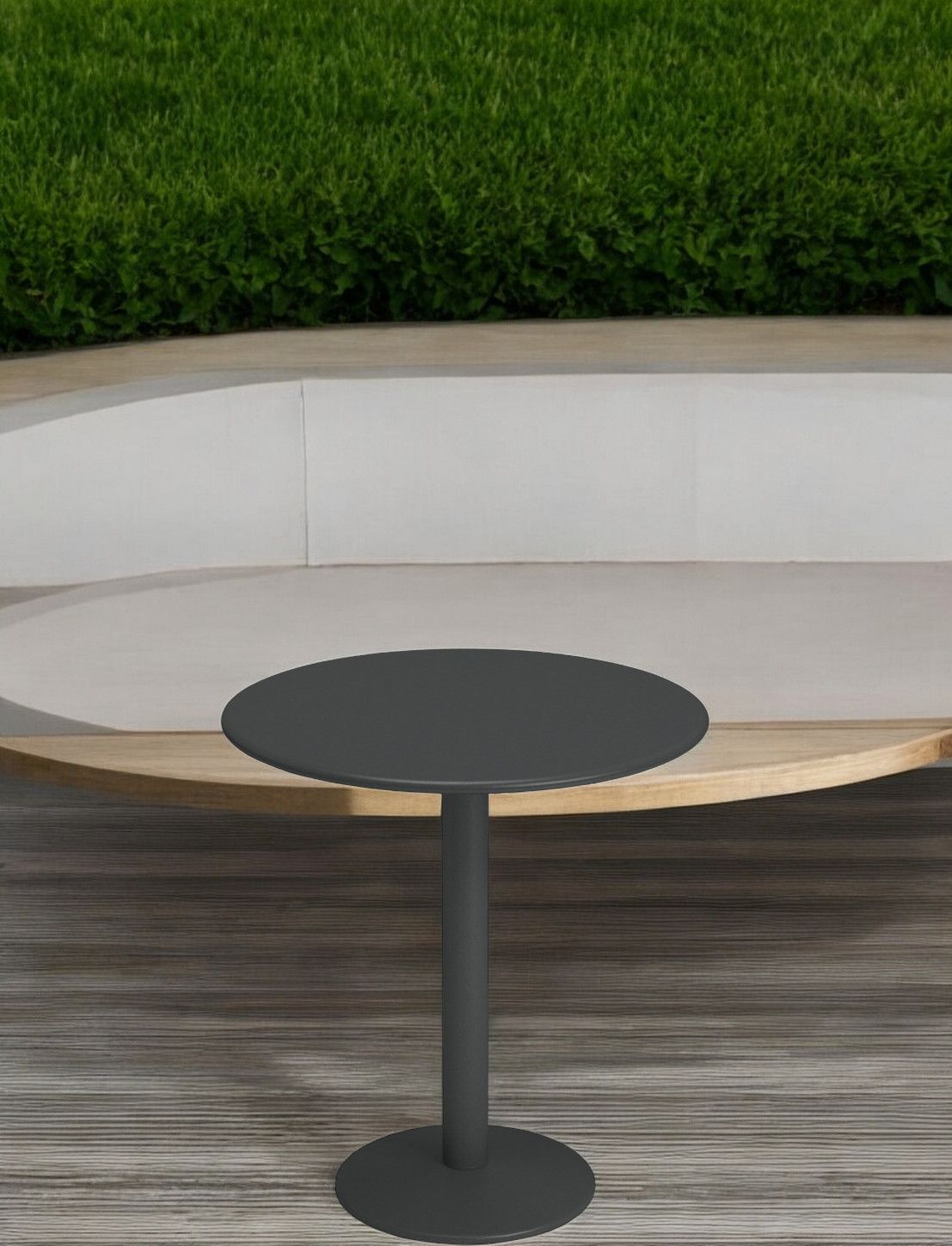 Anthrazitfarbener Emu Thor Round Table Tisch mit runder Tischplatte und Mittelfuß im Außenbereich.