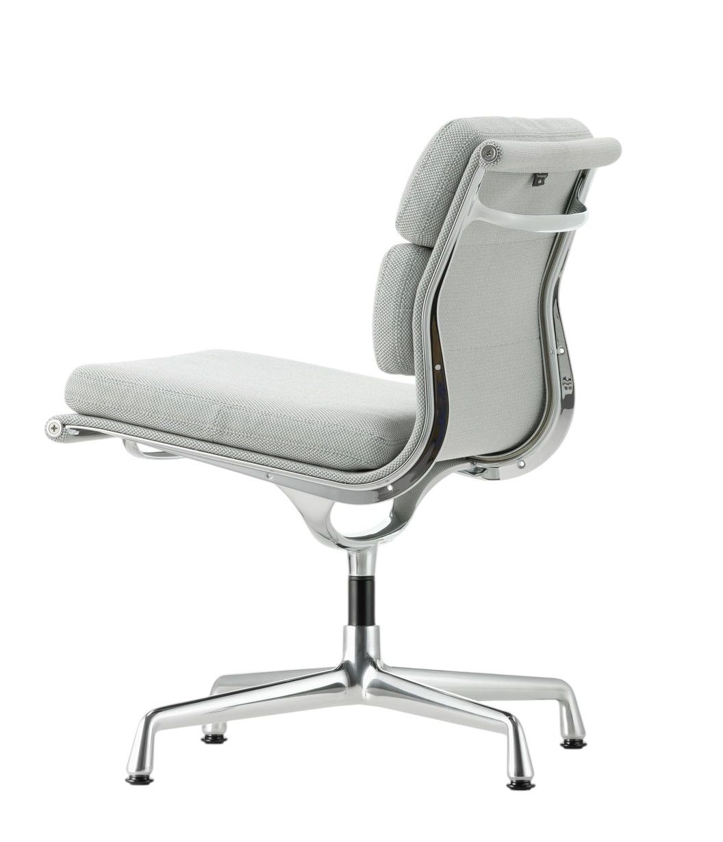Vitra EA 205 Soft Pad Chair in Grau, Bürostuhl mit Aluminiumgestell von der Seite.