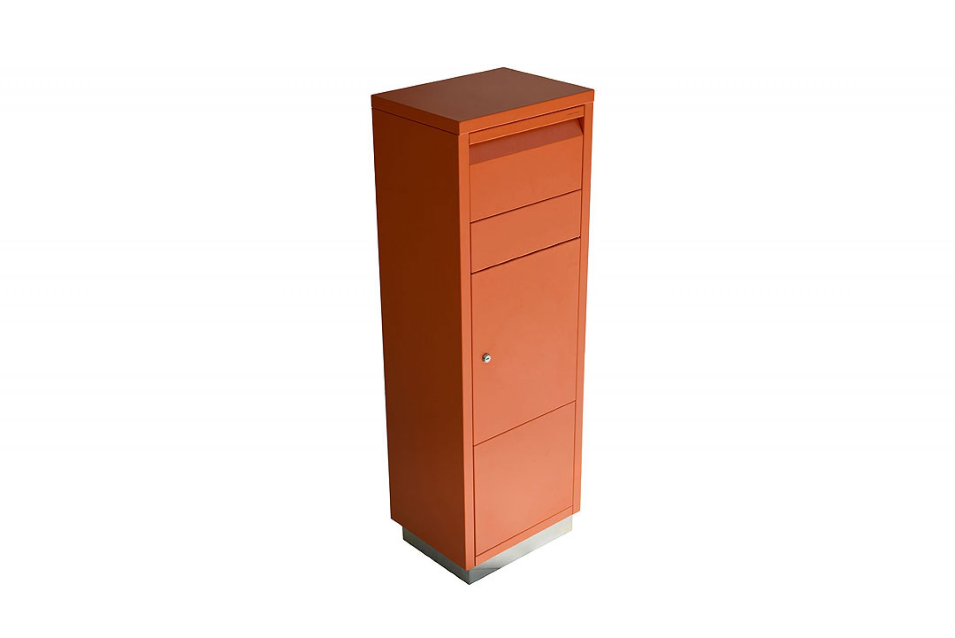 Letterman Standing Ovation Briefkasten Radius in Orange, freistehend mit Paketfach und integriertem Zeitungsfach.
