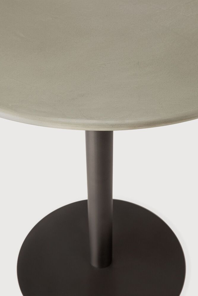 Blend Outdoor-eettafel van beton van Ethnicraft