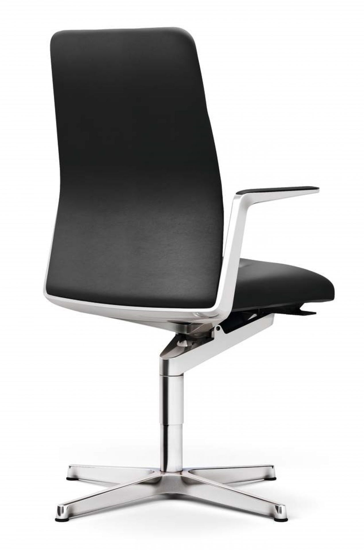 Leadchair Management Bürostuhl von Walter Knoll mit schwarzem Lederbezug und Aluminiumfußkreuz.