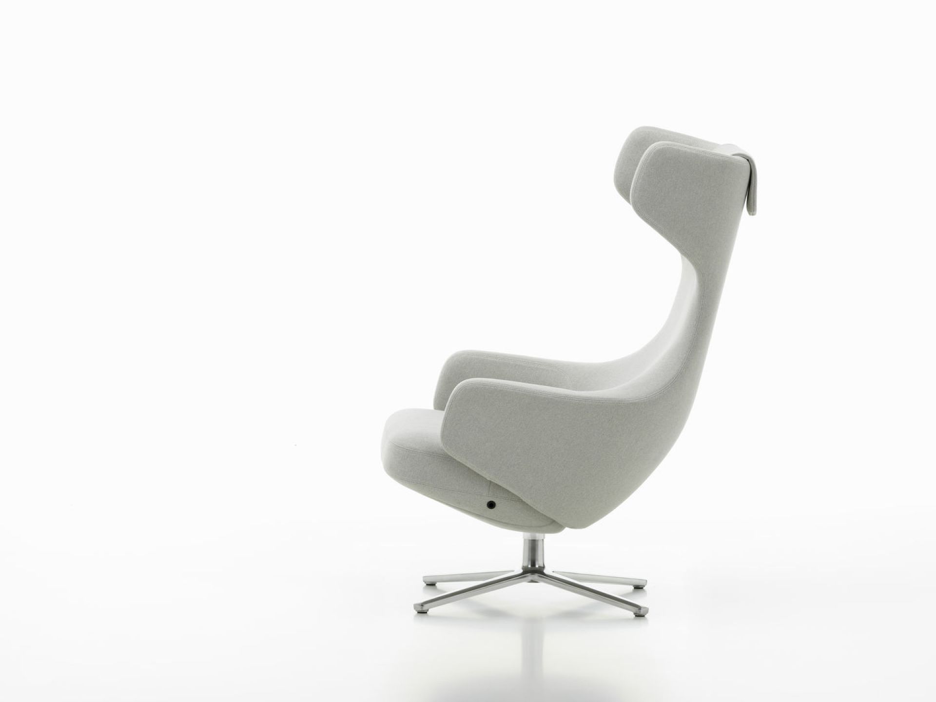 Grauer Grand Repos Sessel von Vitra mit hohem Rücken und Drehfuß, Seitenansicht.
