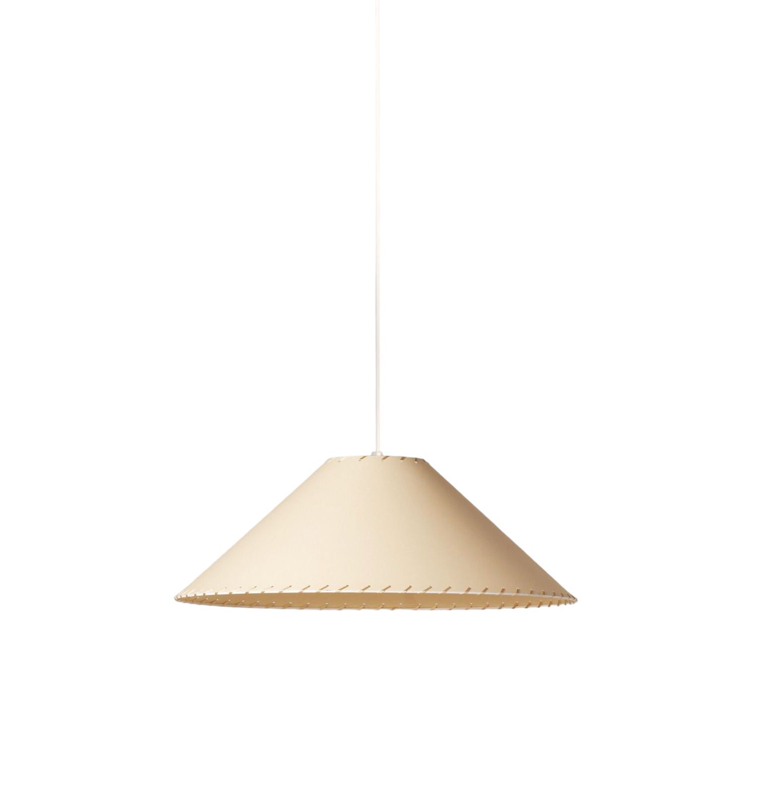 Beige Sísísí Pendelleuchte von Santa & Cole: Kegelförmige Hängelampe für stilvolle Beleuchtung im Wohnraum.