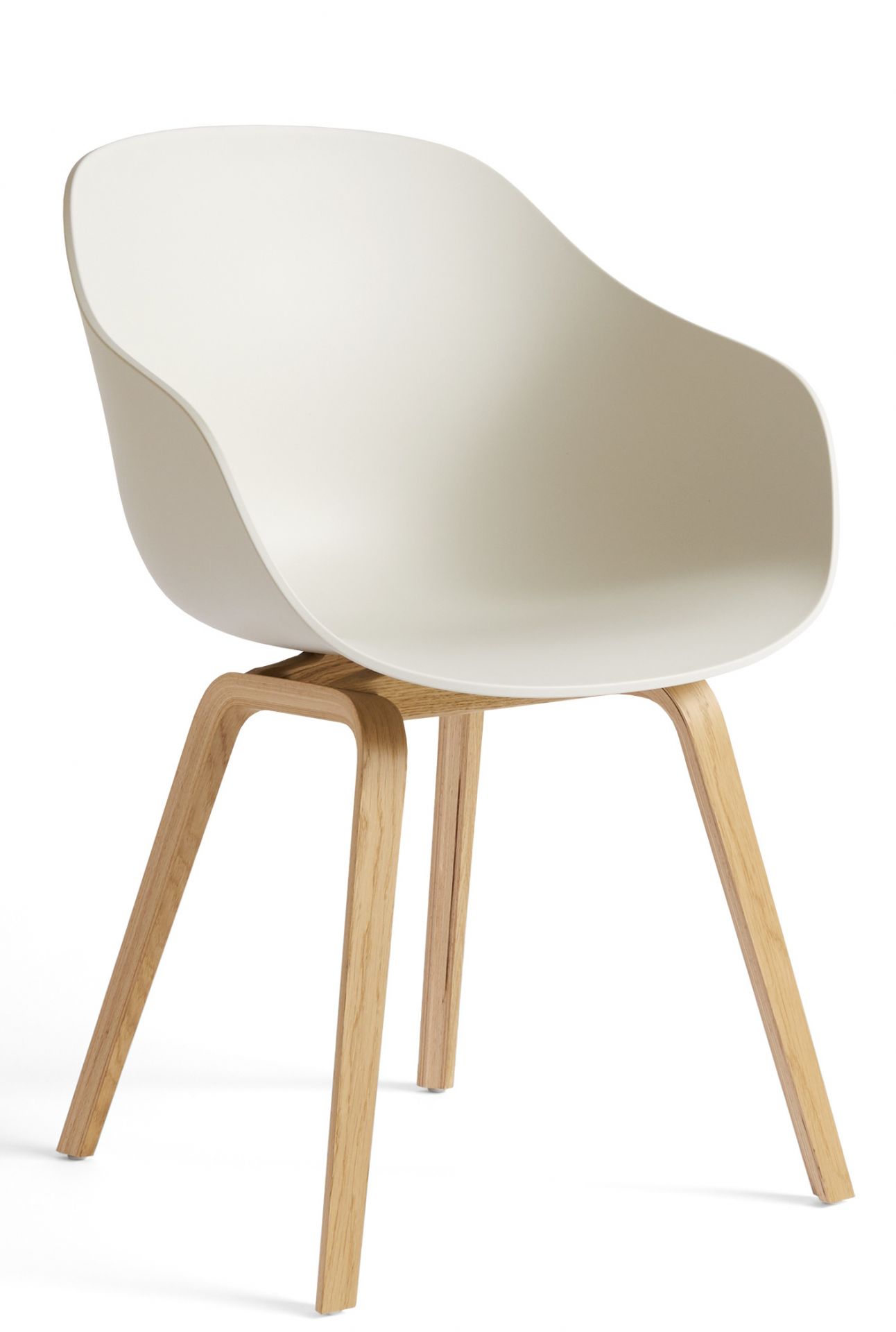 About A Chair AAC 222 Stuhl in Creme mit Eichenholzgestell. Designstuhl für Wohnzimmer.