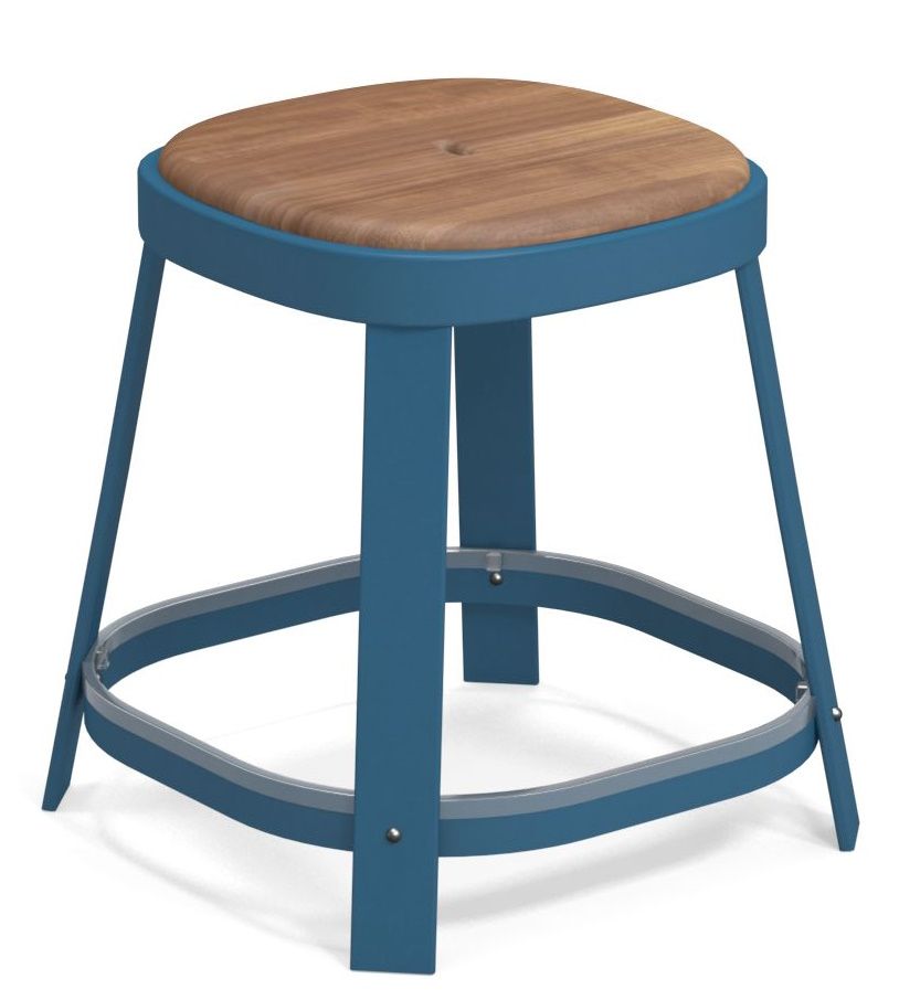 Thor Dining Stool: Blauer, niedriger Barhocker von Emu für den Außenbereich mit Holz-Sitzfläche.