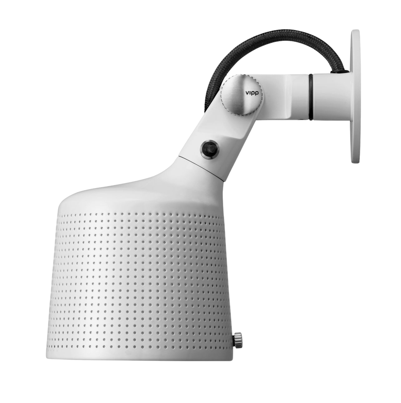Detailaufnahme des weißen Vipp Wandspots EINZELSTÜCK mit perforiertem Lampenschirm und schwarzem Kabel.