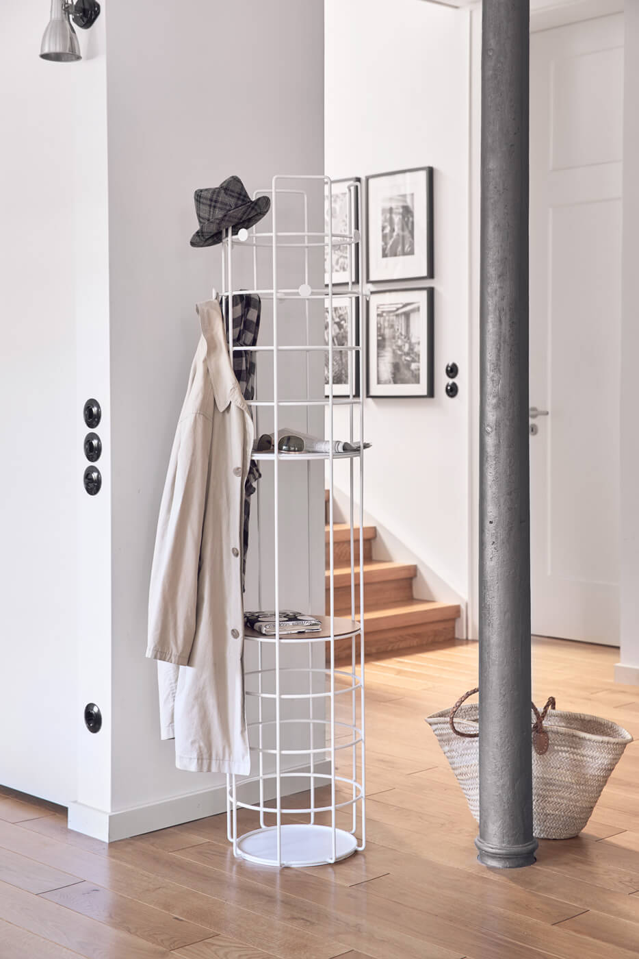 Einlegeboden für Richard Lampert Bazar Standgarderobe, weiße Ablage für Kleidung, Hüte und Accessoires.