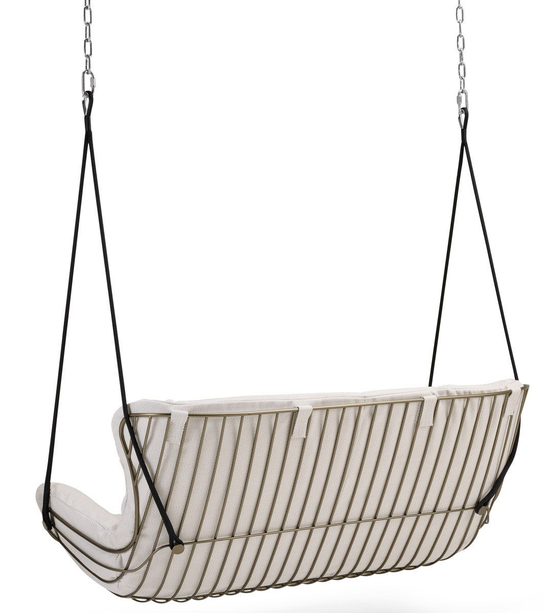 Leyasol Schaukelsofa von Freifrau Manufaktur: Hängendes Indoor- und Outdoor-Sofa mit Metallgestell und weißer Polsterung.