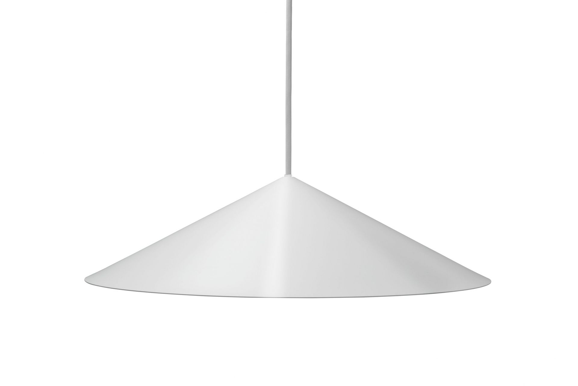 Weiße BT1001 Pendelleuchte von Carl Hansen & Søn mit konischem Lampenschirm und Diffusor.