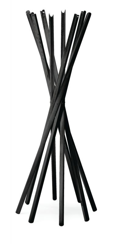 Sciangai Kleiderständer von Zanotta, weiß lackiert. Design Kleiderständer aus Holz für Flur und Garderobe.