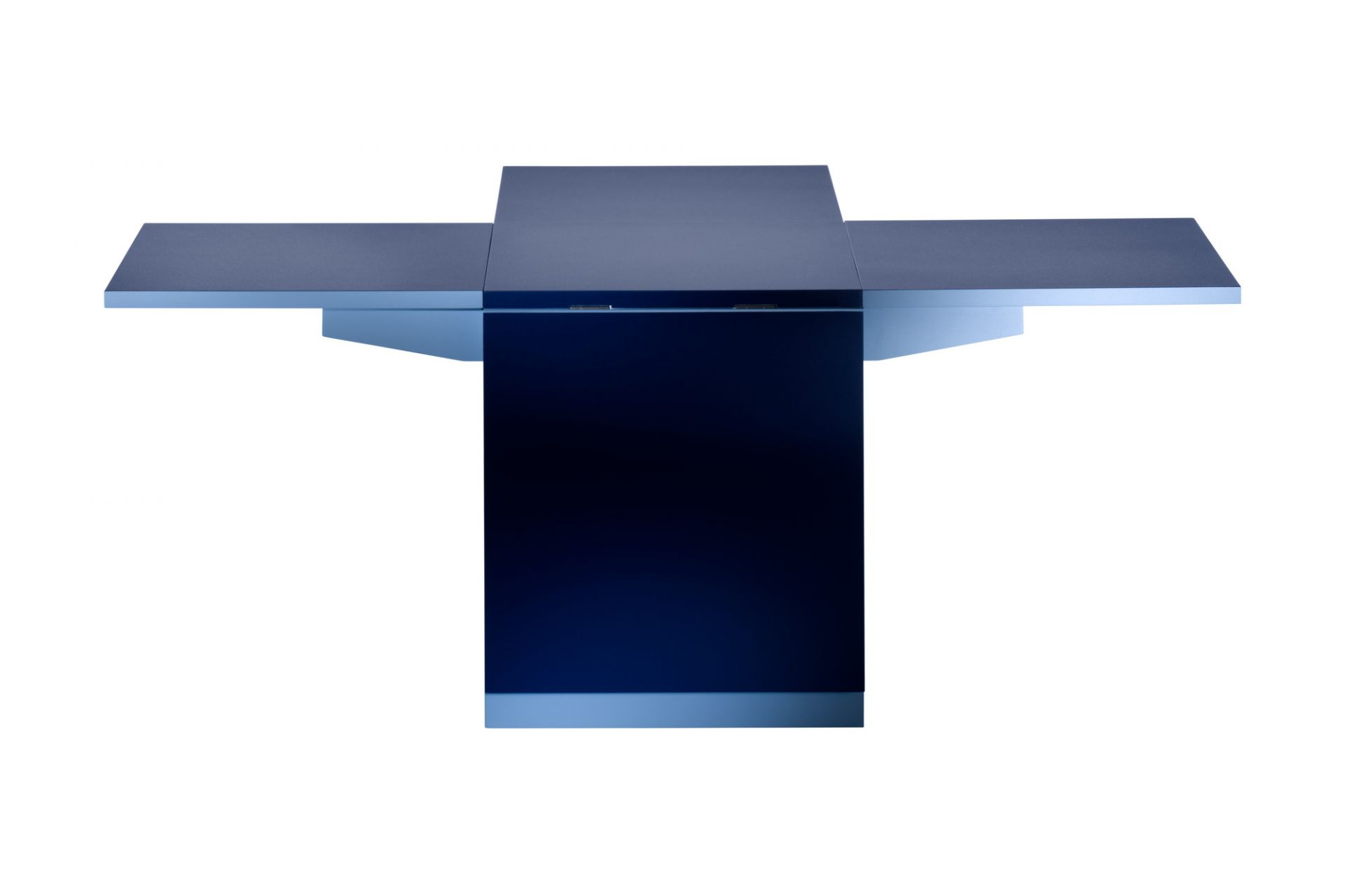 K10N Klapptisch von Tecta: Ausgeklappter, blauer Bauhaus Tisch auf Rollen, Ansicht von oben.